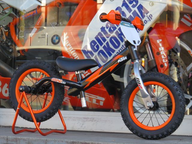 キッズトレーニングバイク組み立て講座 Ktm ブログ 丸富オート販売 横浜 湘南でバイクの購入 修理 レンタルバイク バイク のことなら何でもおまかせ